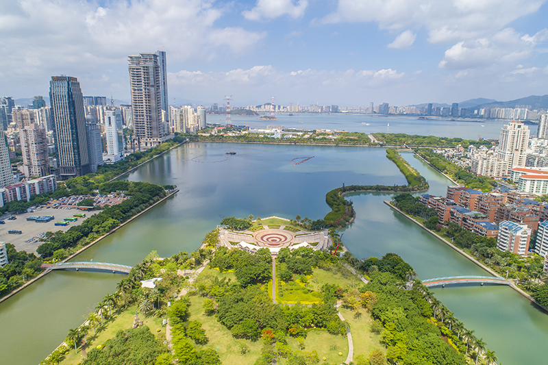 2021年5月15日,厦门,航拍筼筜湖,景色优美。 2021年5月15日,厦门,航拍筼筜湖,景色优美。
